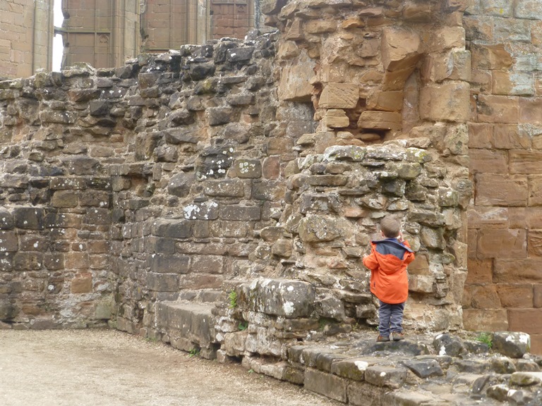 exploring rocks and ruins at kenilworth castkel