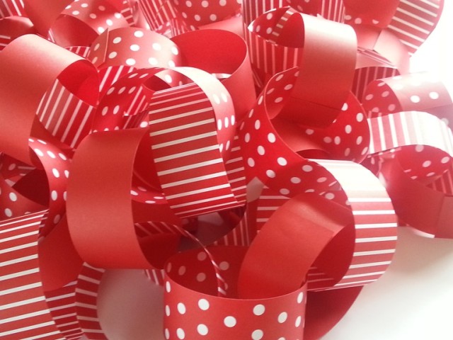 red and white Tiny me paper chains
