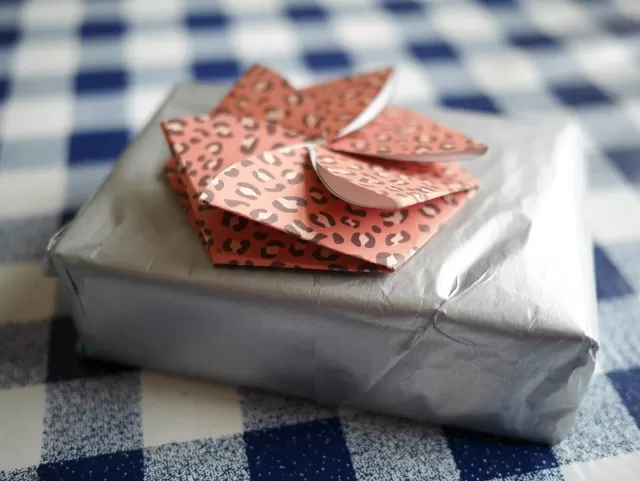 origami flower gift tag