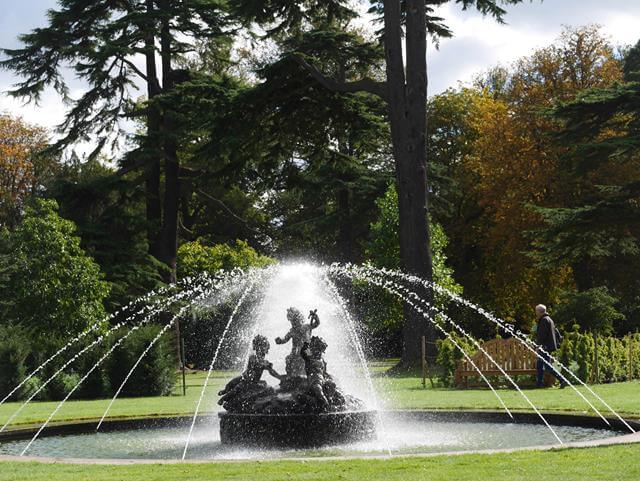 water fountain at blenheim palace