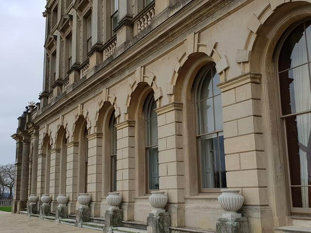 repeating archway windows and pineapple style stones