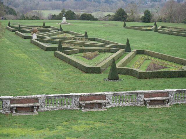 triangular hedge pattern on Cliveden parterre