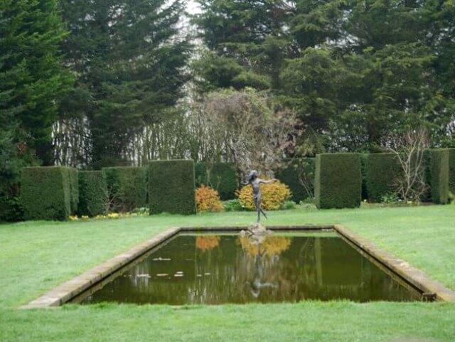 lily pond at waterperry gardens