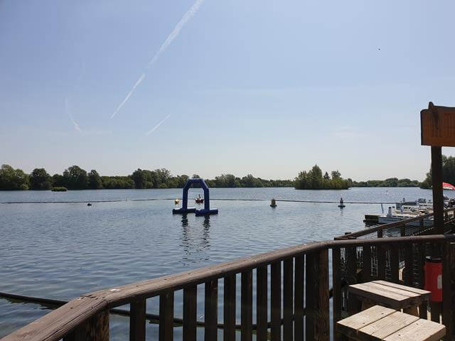 cotswold water park paddle boarders
