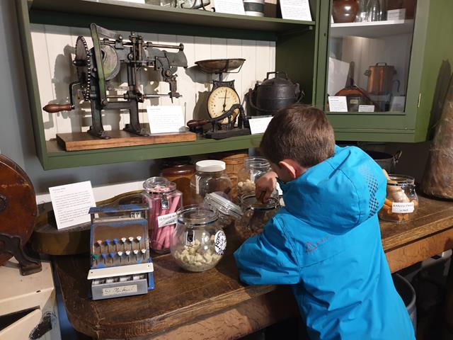 weighing food on old scales