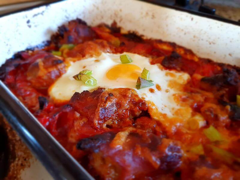 sausage tomato and pepper bake with egg