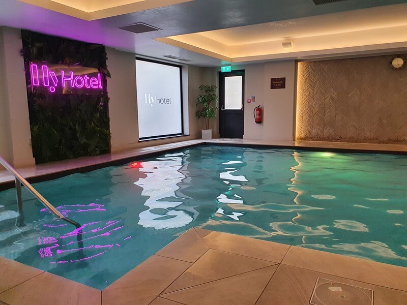 Hy Hotel swimming pool