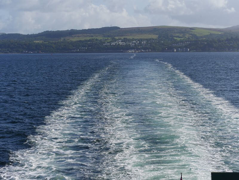 water foam trail from ferry isle of bute