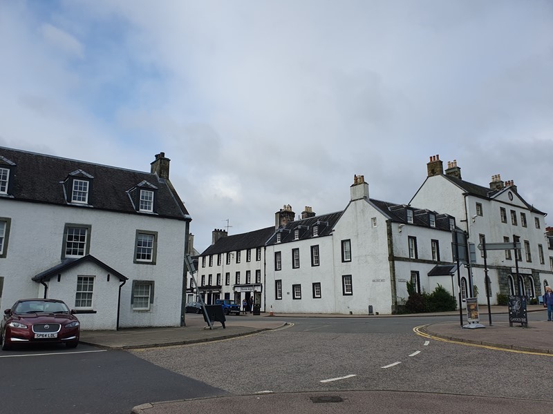 white old buildings in inveraray town