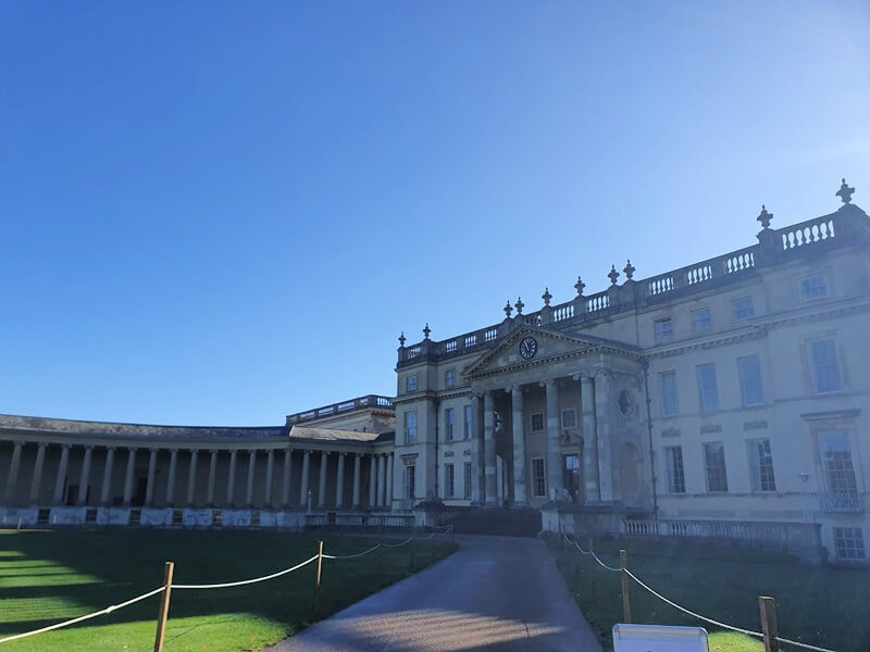 approaching Stowe House frontage