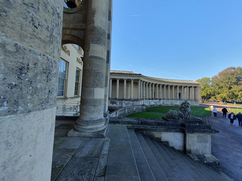 side columns and curve at Stowe House frontage