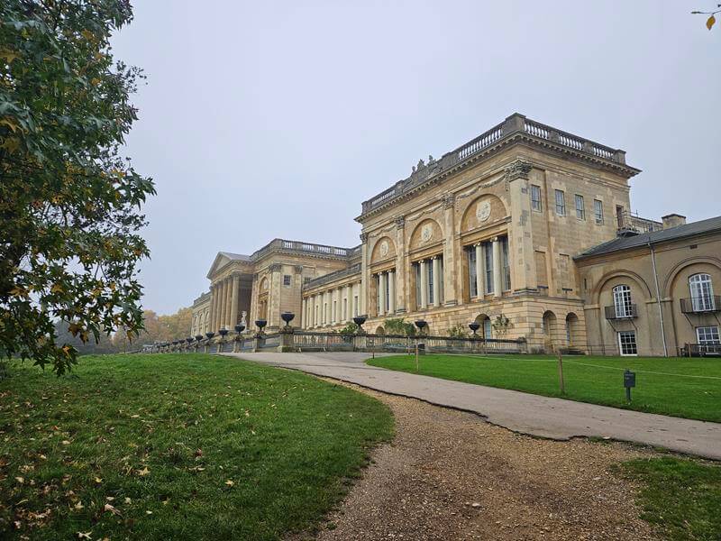 approaching stowe house