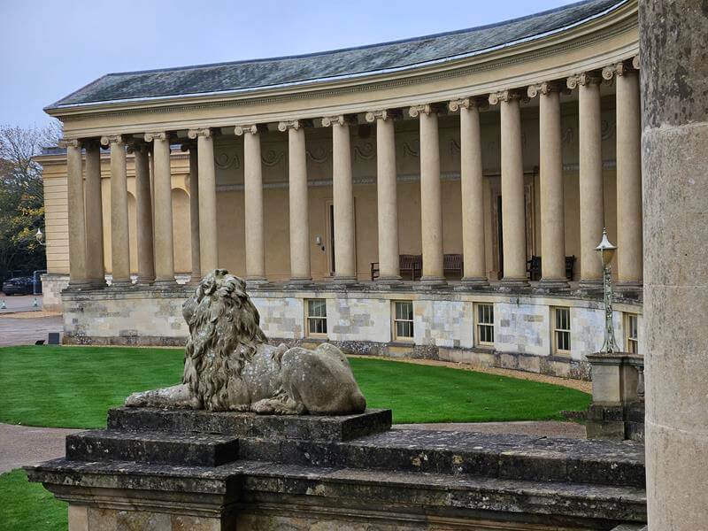 stowe house palladian arc front with lion sculpture