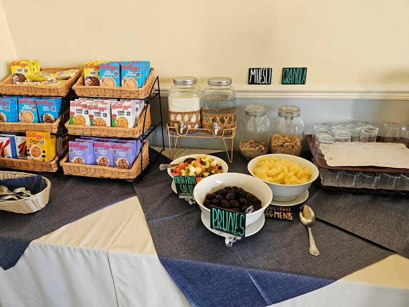 cold breakfast buffet