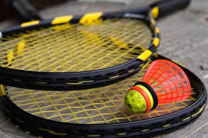 speedminton rackets and shuttlecock